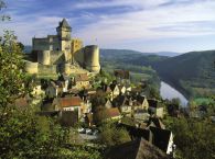 http://www.perigorddecouverte.com/Village-de-Castelnaud-La-Chapelle.php